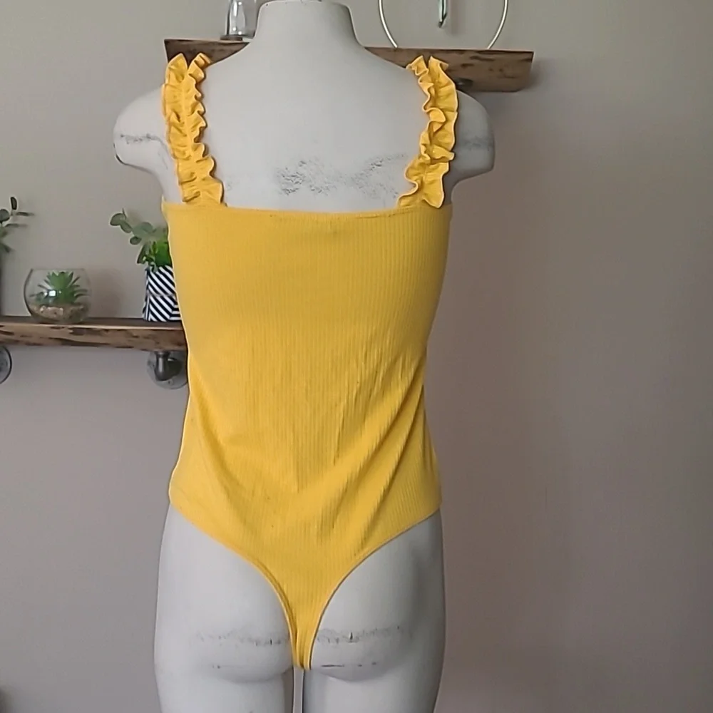Yellow Frilly Sleeve Bodysuit - Picture 4 of 7